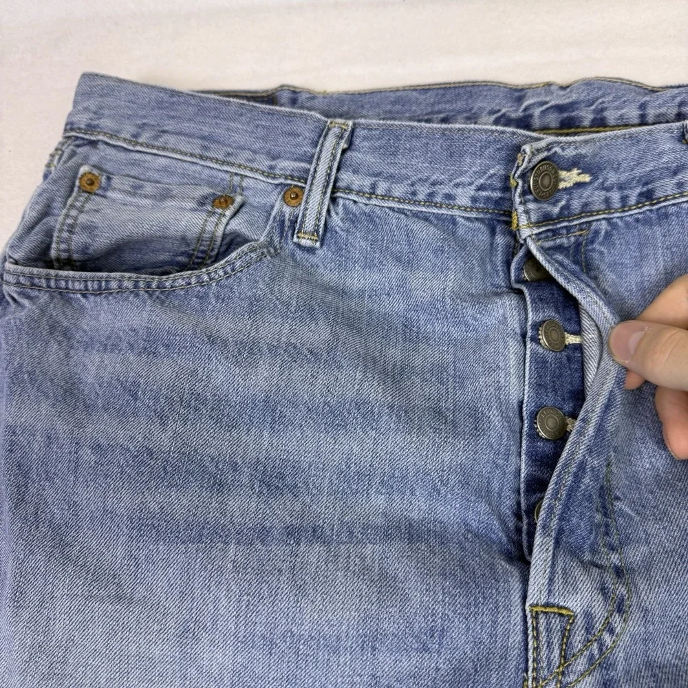 Levis 501 Jeans Men 36x30 Blue Button Fly Original Fit Pants‎ Light Wash Y2K